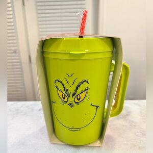Dr. Seuss “The Grinch” Plastic Jumbo Tumbler with Straw & 4 pair of Grinch Socks